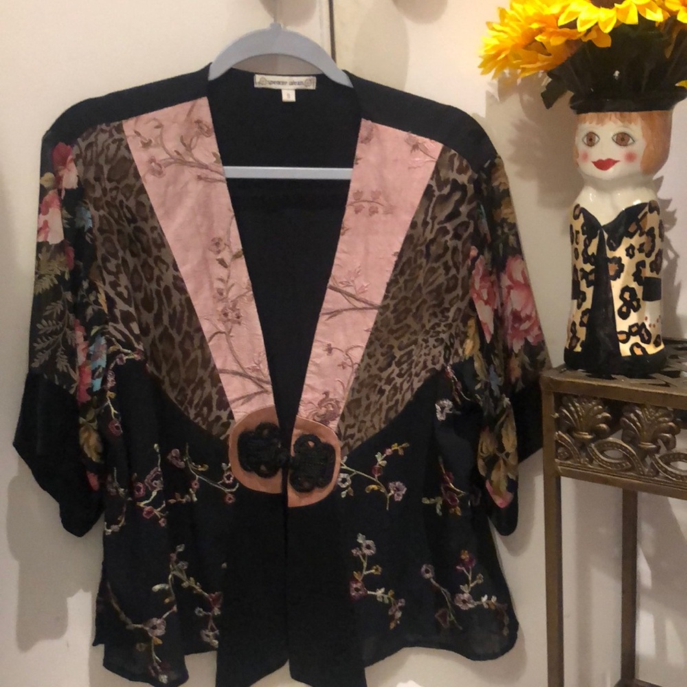 Unique Boho kimono style top
Has some nice embroidery and interesting prints